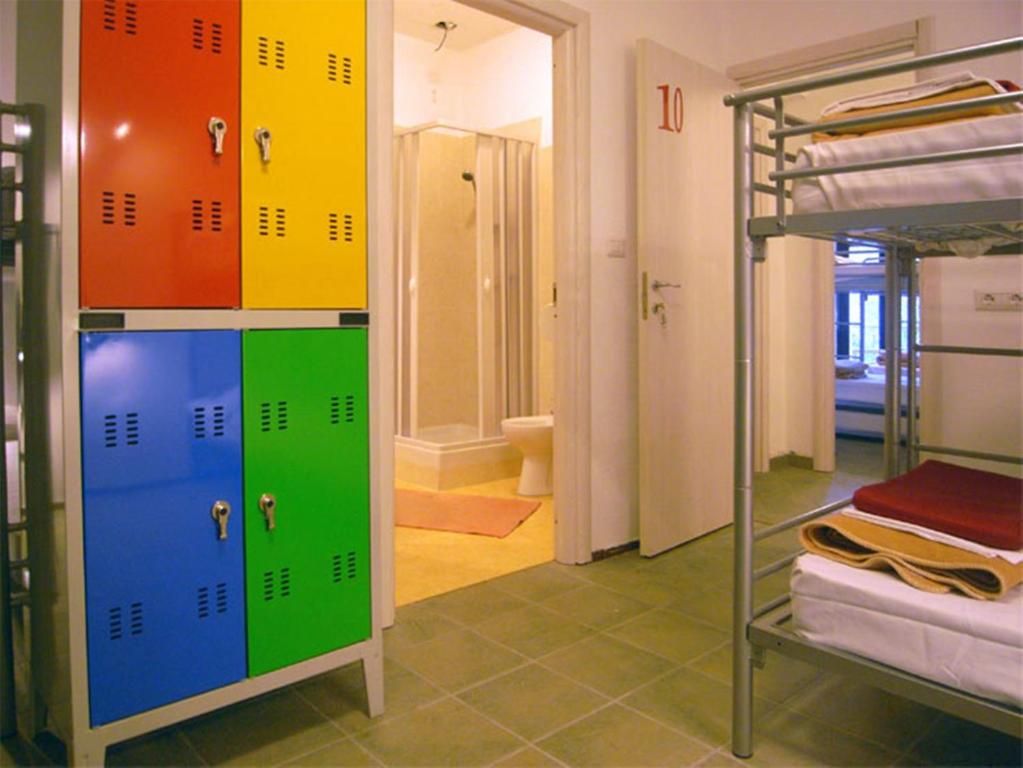 Номер (Кровать в общем 6-местном номере для мужчин и женщин), Hostel Colours