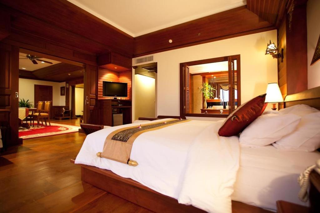 Сьюит (Королевский люкс - Трансфер от/до аэропорта) отеля Borei Angkor Resort & Spa, Сием Рип