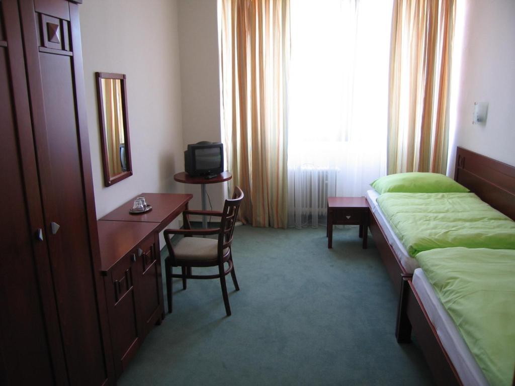Двухместный (Двухместный номер с 2 отдельными кроватями) отеля Hotel Bothe, Жилина