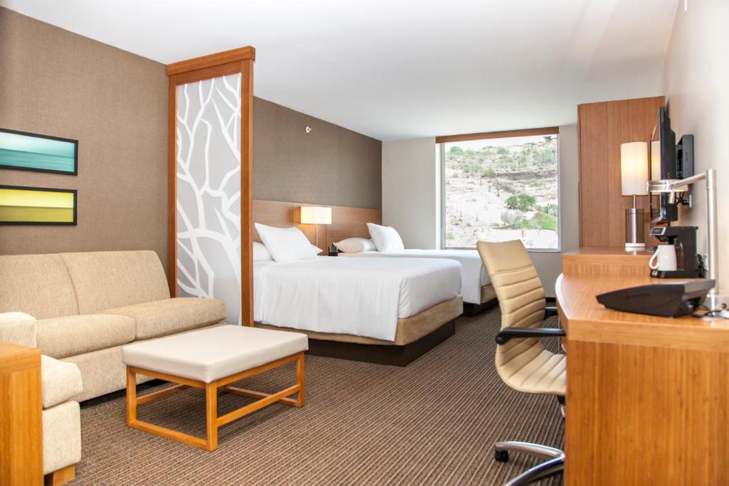 Четырехместный (Номер с 2 кроватями размера «queen-size» (Без дивана-кровати)) отеля Hyatt Place La Paz, Ла-Пас