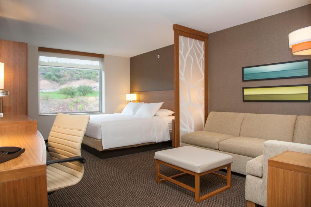 Четырехместный (Номер с кроватью размера «king-size») отеля Hyatt Place La Paz, Ла-Пас