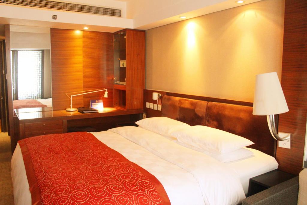 Двухместный (Для граждан материковой части Китая — Представительский двухместный номер с 1 кроватью) отеля Beijing Continental Grand Hotel, Пекин