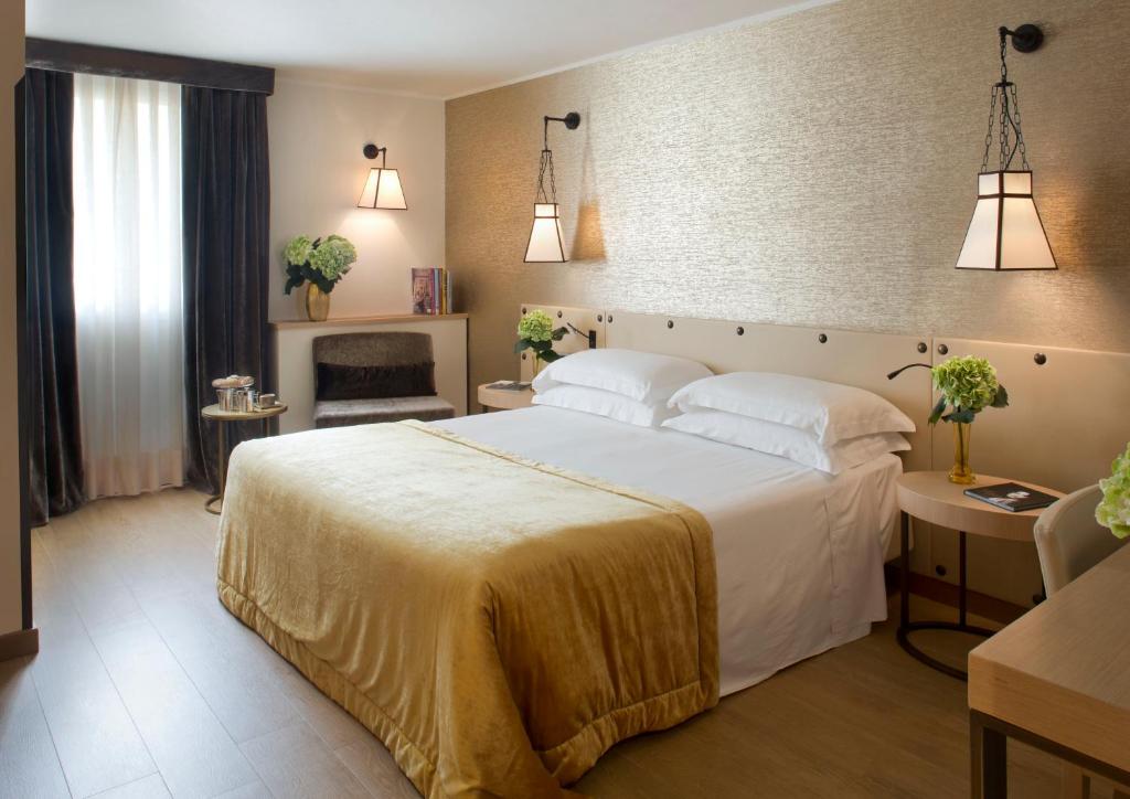 Двухместный (Представительский двухместный номер с 1 кроватью или 2 отдельными кроватями) отеля Starhotels Metropole, Рим