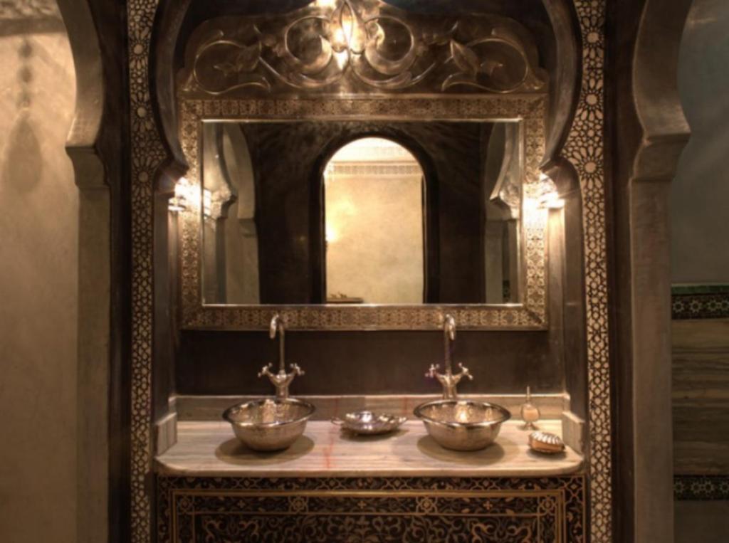 Двухместный (Представительский двухместный люкс с 1 кроватью) отеля Mumtaz Mahal, Эс-Сувейра