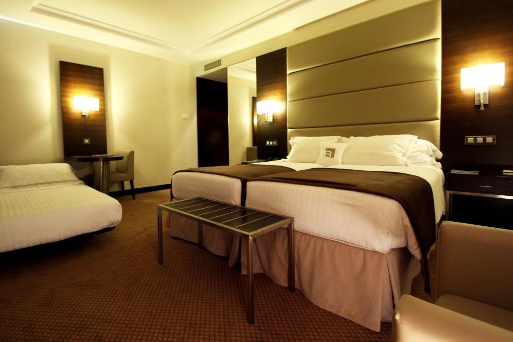 Двухместный (Двухместный номер с 2 отдельными кроватями и дополнительной кроватью) отеля BessaHotel Boavista, Порту
