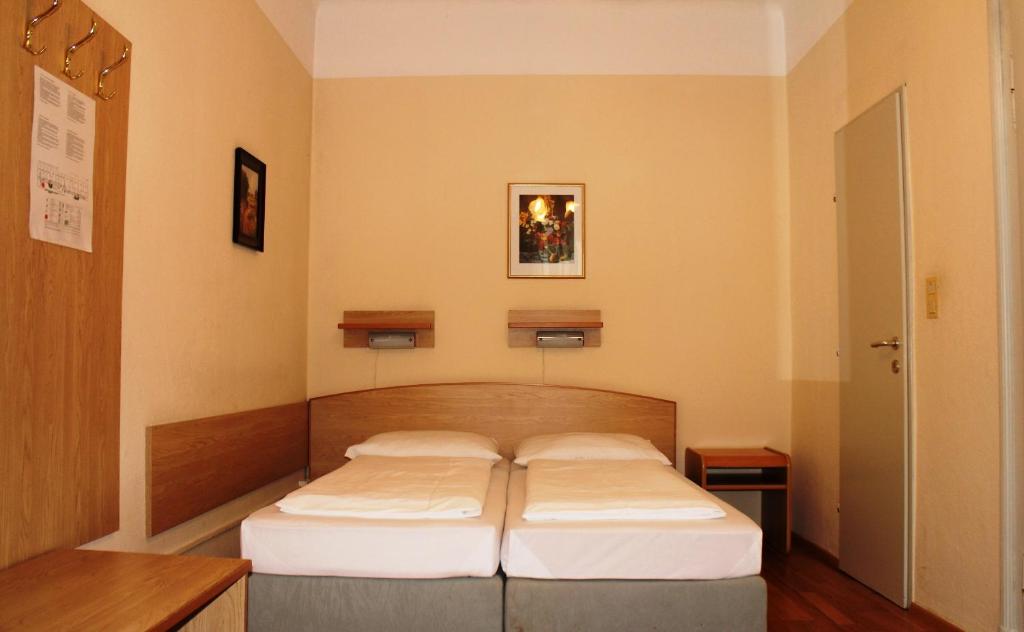 Двухместный (Небольшой двухместный номер с 1 кроватью) отеля Hotel Graf Stadion, Вена