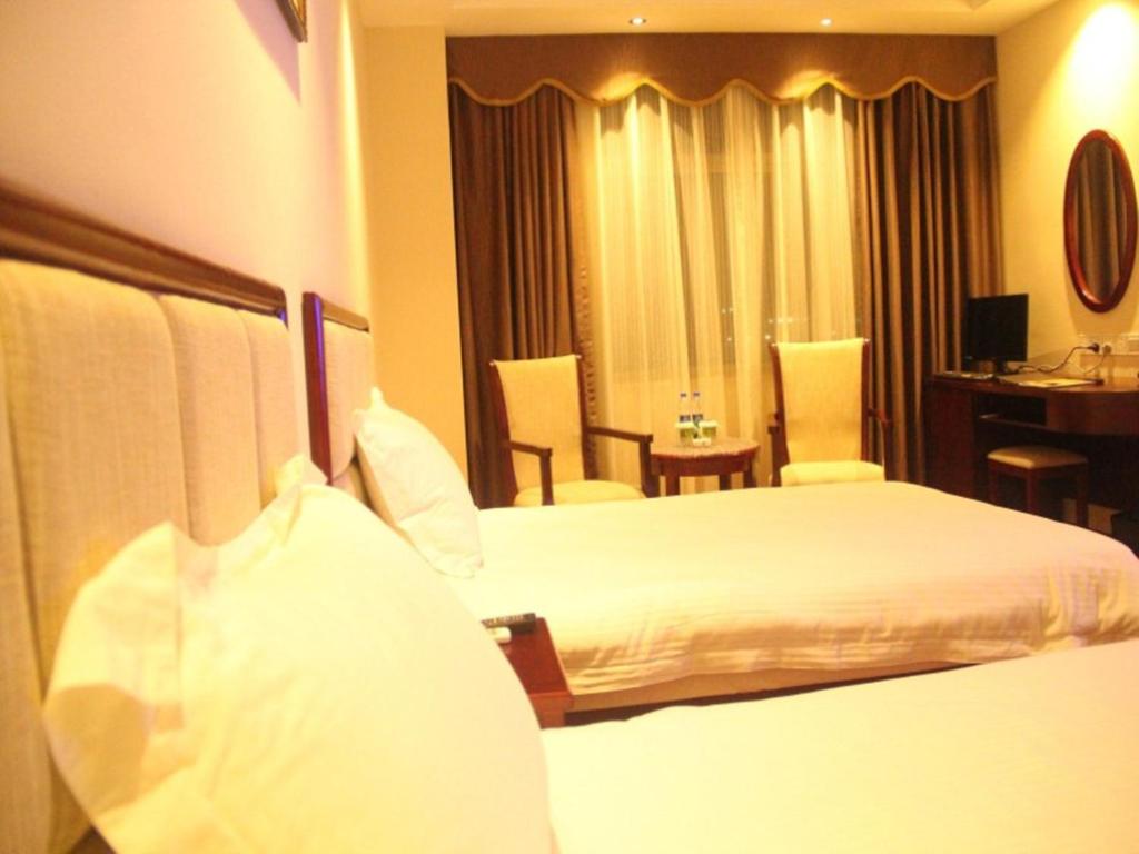 Двухместный (Стандартный двухместный номер с 2 отдельными кроватями) отеля GreenTree Inn Guangzhou Panyu Chimelong Paradise Business Hotel, Гуанчжоу
