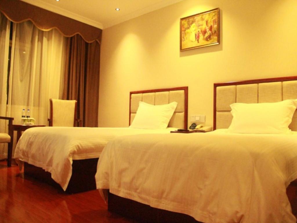 Двухместный (Стандартный двухместный номер с 2 отдельными кроватями) отеля GreenTree Inn Guangzhou Panyu Chimelong Paradise Business Hotel, Гуанчжоу