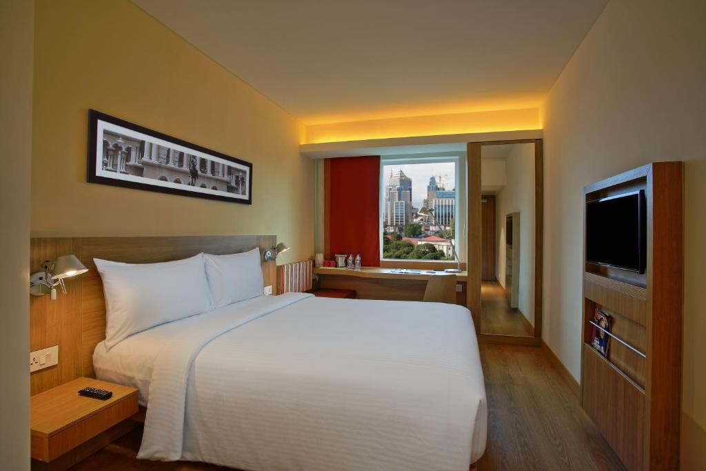 Двухместный (Queen room including 4 beer/IMFL, Late check out 3 PM, 15% discount on F&B, Extended Breakfast till Noon) отеля ibis Bengaluru City Centre - An AccorHotels Brand, Бангалор