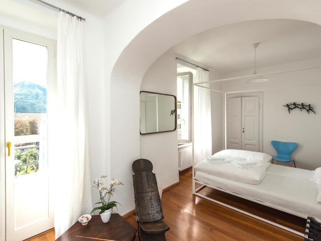 Двухместный (Двухместный номер с балконом и общей ванной комнатой) отеля B&B villa sempreverde, Локарно