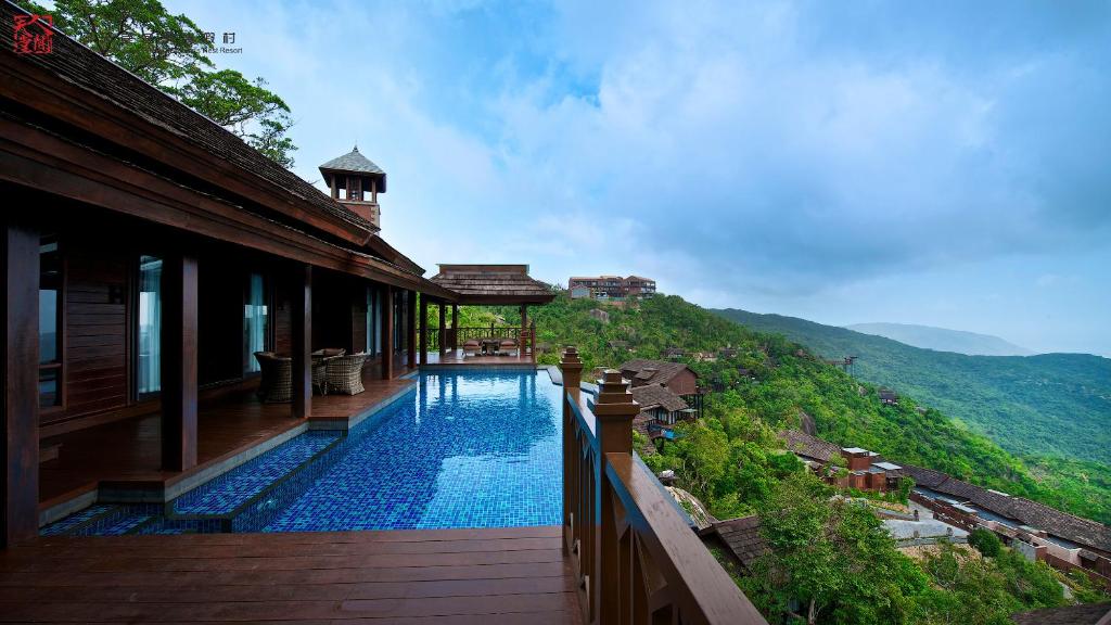 Вилла (Вилла Cloud Cuckoo с 3 спальнями, собственным бассейном и видом на море) отеля Yalong Bay Earthly Paradise Birds Nest Resort, Санья