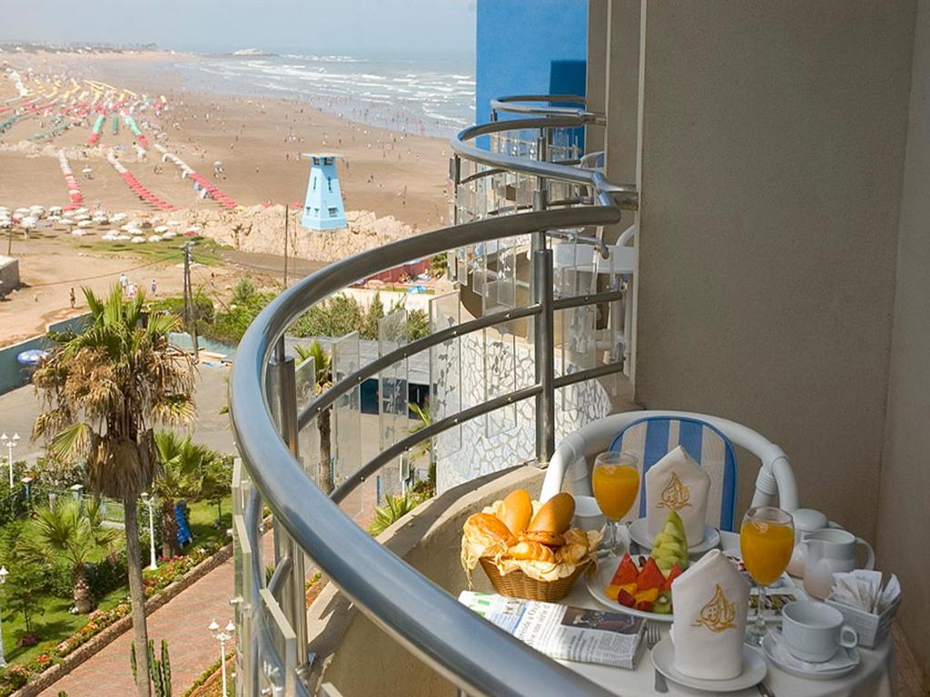 Двухместный (Улучшенный двухместный номер с видом на океан или сад) отеля Hôtel Club Val d'Anfa, Касабланка