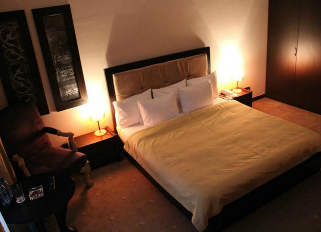 Двухместный (Номер с кроватью размера «queen-size») отеля Шеки Сарай