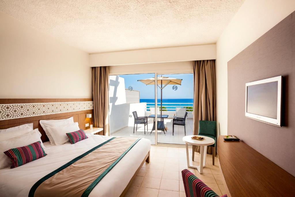Двухместный (Улучшенный двухместный номер с 1 кроватью и видом на море) отеля Sentido Le Sultan, Хаммамет