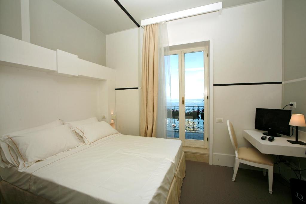 Трехместный (Трехместный номер Делюкс с видом на море) отеля Hotel Piccolo Portofino, Портофино