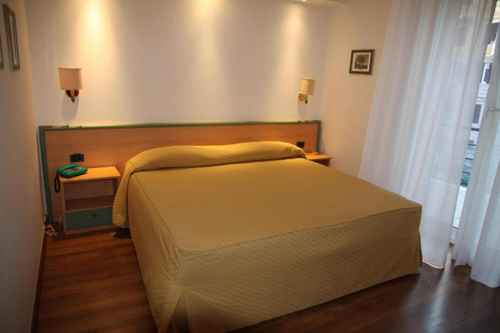 Двухместный (Двухместный номер с 1 кроватью или 2 отдельными кроватями) отеля Hotel Iris, Генуя