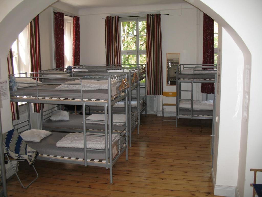 Номер (Кровать в общем номере смешанного типа с 16 кроватями) хостела Castanea Old Town Hostel, Стокгольм