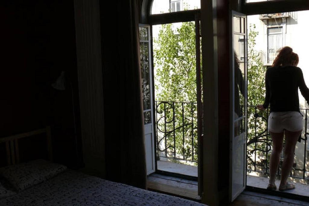 Двухместный (Двухместный номер Делюкс с 1 кроватью и балконом) хостела Nations Hostel 4202AL, Лиссабон