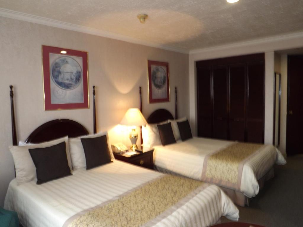 Двухместный (Двухместный номер Делюкс с 2 двуспальными кроватями) отеля Pedregal Palace, Мехико