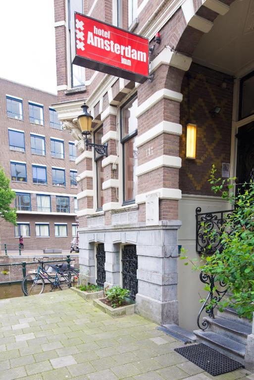 Трехместный (Трехместный номер с видом на канал) отеля Hotel Amsterdam Inn, Амстердам