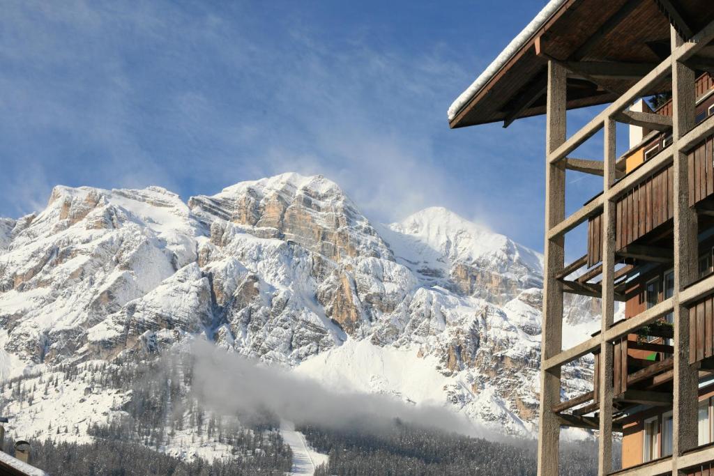 Трехместный (Улучшенный трехместный номер с видом на горы), Hotel Alaska Cortina