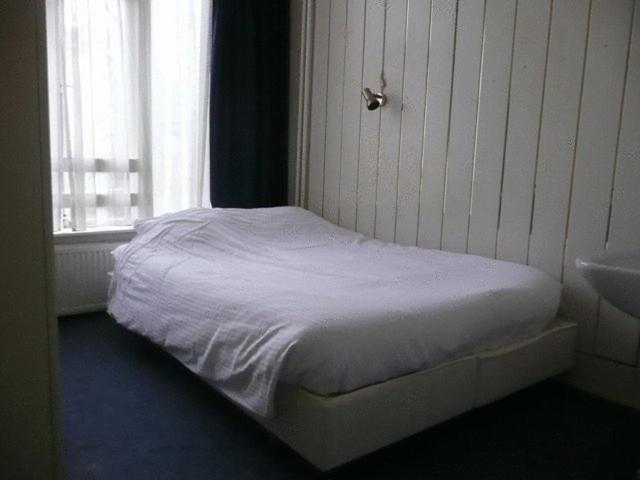 Одноместный (Одноместный номер с общей ванной комнатой) отеля Hotel 83, Амстердам
