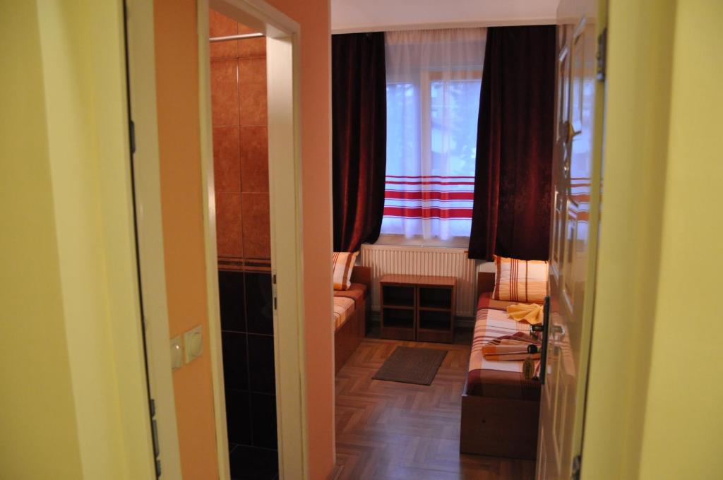 Двухместный (Двухместный номер с 2 отдельными кроватями) гостевого дома Guest House Rooms Turist, Владичин-Хан