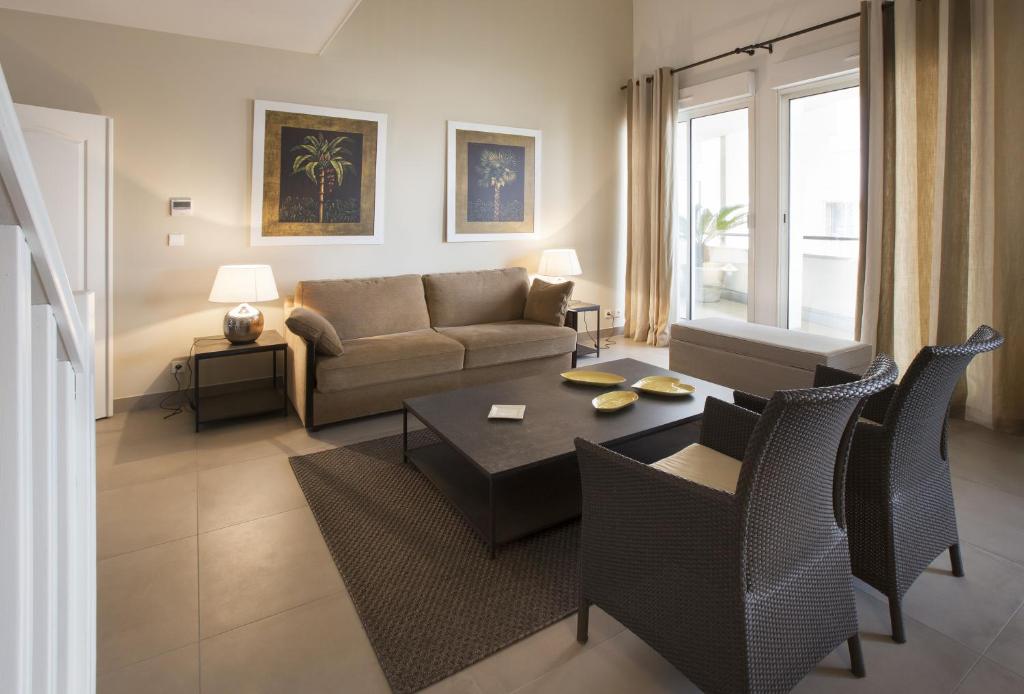 Апартаменты (Двухуровневые апартаменты с 2 спальнями) апарт-отеля Cannes Croisette Prestige Apart'hotel, Канны