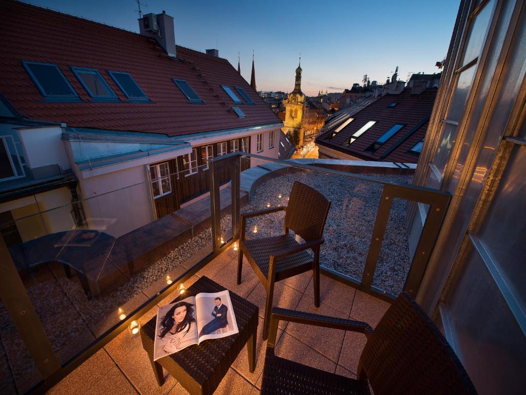 Двухместный (Двухместный номер с 1 кроватью и балконом) отеля EA Embassy Prague Hotel, Прага
