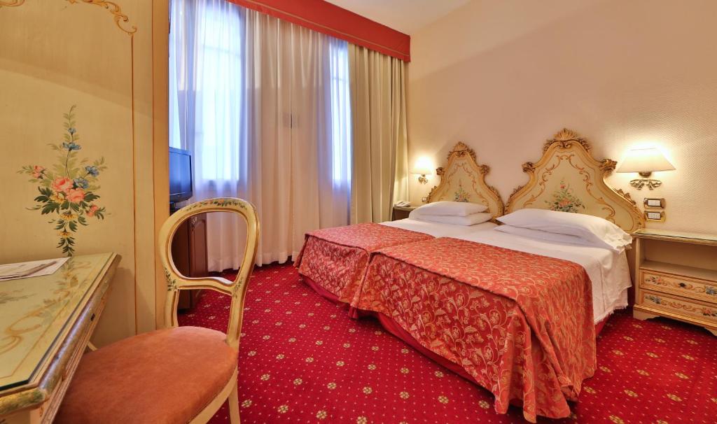 Трехместный (Классический трехместный номер) отеля Hotel Biasutti, Венеция-Лидо