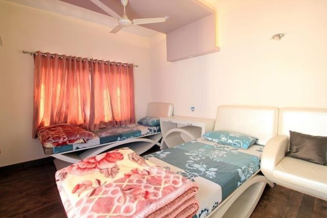 Двухместный (Двухместный номер с 2 отдельными кроватями и собственной ванной комнатой) гостевого дома Rahul Guest House, Варанаси