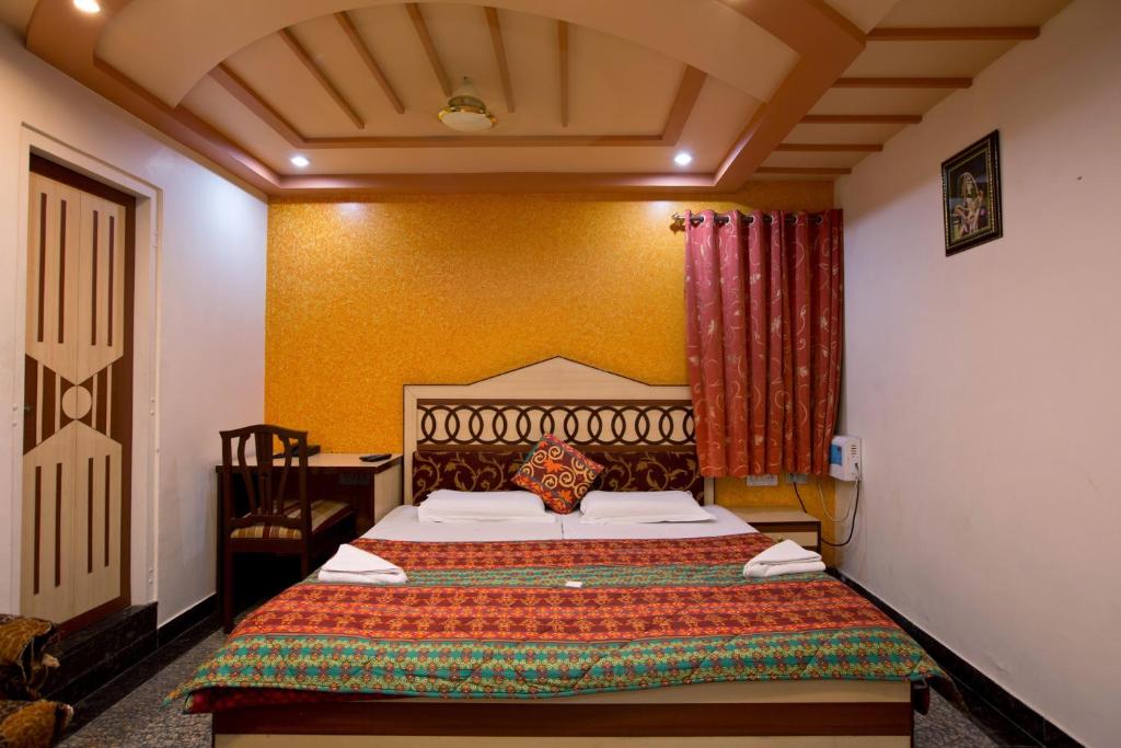 Двухместный (Улучшенный двухместный номер с 1 кроватью) отеля Hotel Kalyan, Джайпур