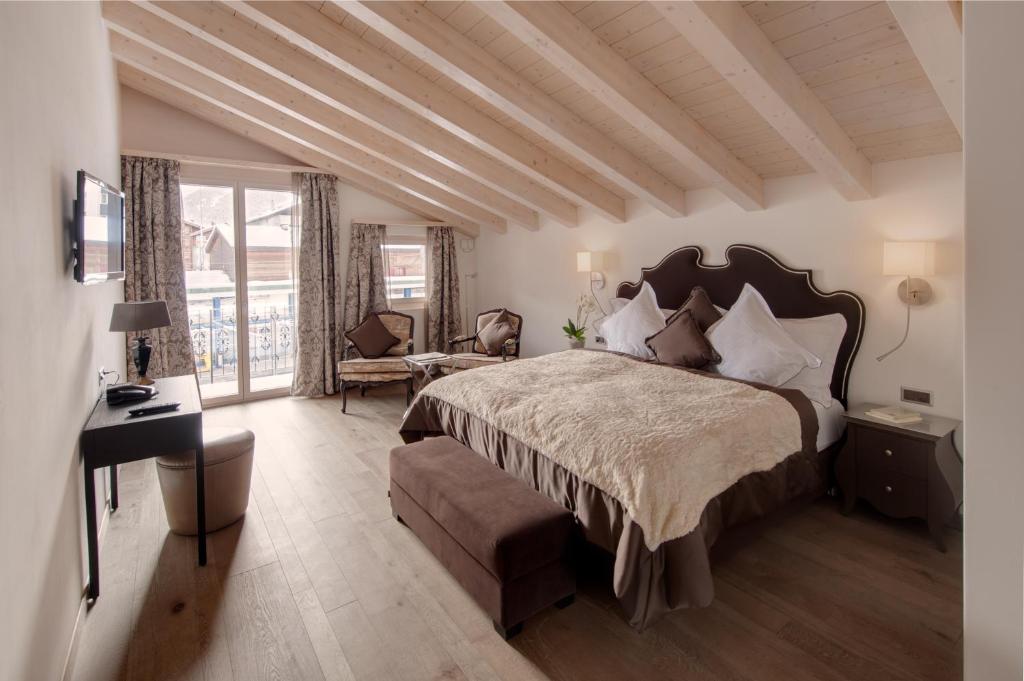 Сьюит (Апартаменты в пентхаусе (для 6 взрослых)) отеля Schlosshotel Life & Style Zermatt, Церматт