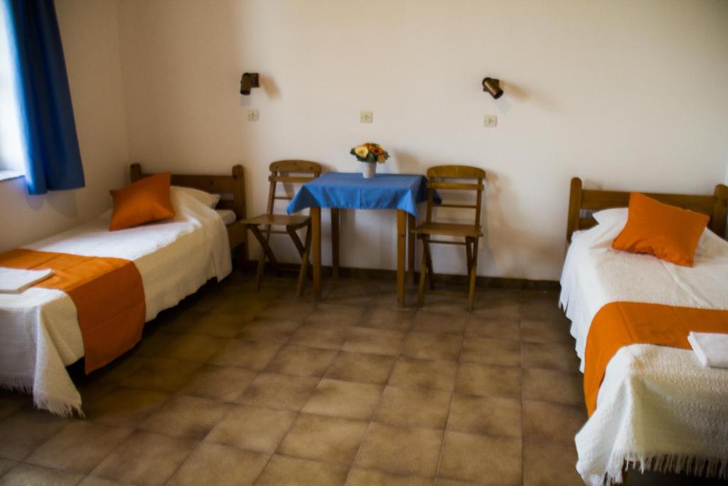 Двухместный (Двухместный номер с 2 отдельными кроватями и общей ванной комнатой) отеля Medieval Rose Hotel, Родос