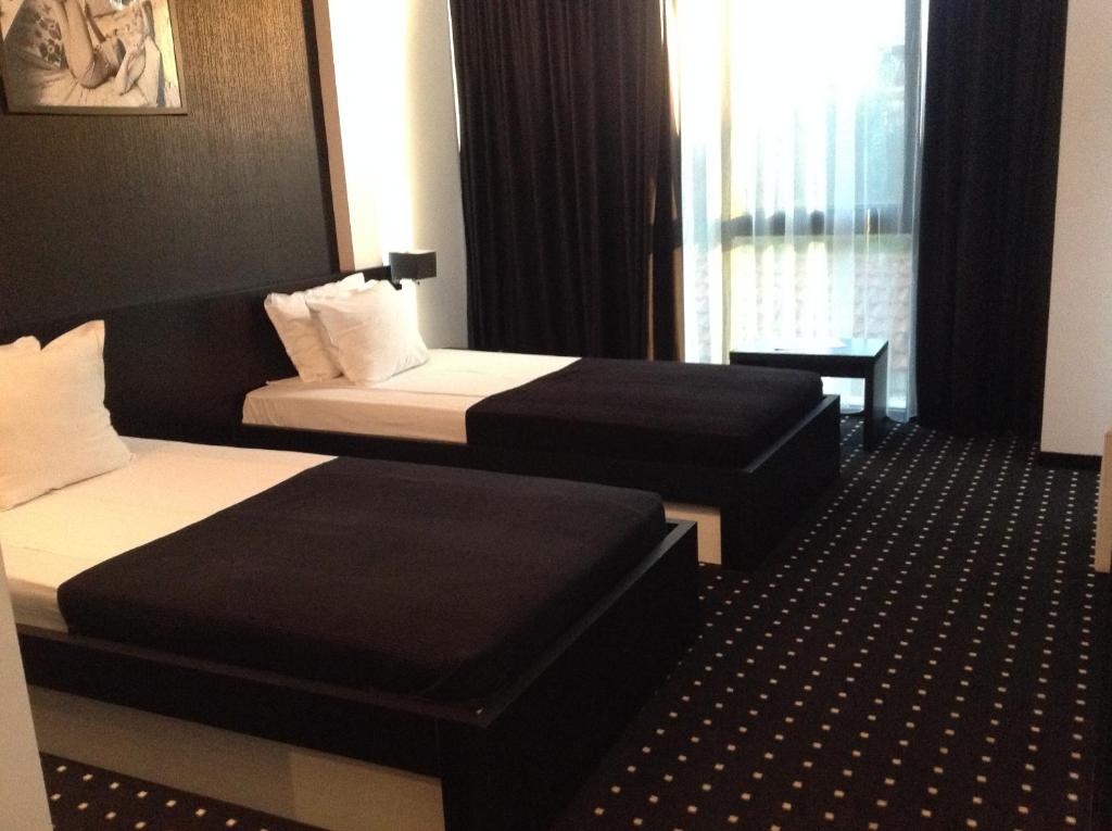 Двухместный (Улучшенный двухместный номер с 2 отдельными кроватями) отеля Hotel Fashion, София