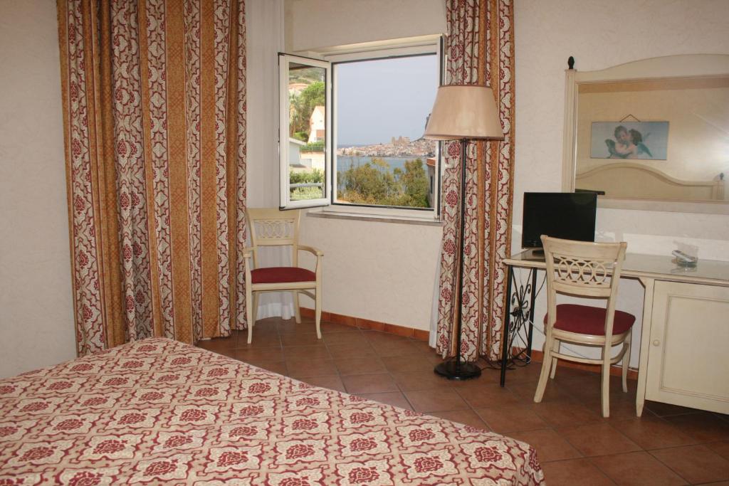 Двухместный (Классический двухместный номер с 1 кроватью и видом на море) отеля Hotel Santa Lucia Le Sabbie d'Oro, Чефалу