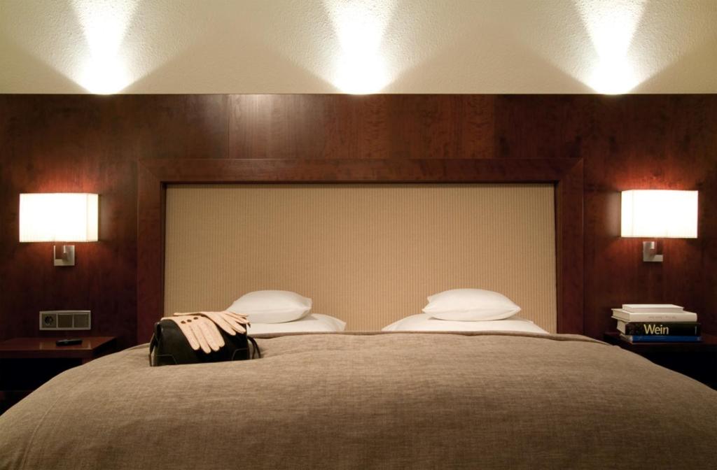 Двухместный (Улучшенный двухместный номер с 1 кроватью) отеля Hotel de France, Висбаден