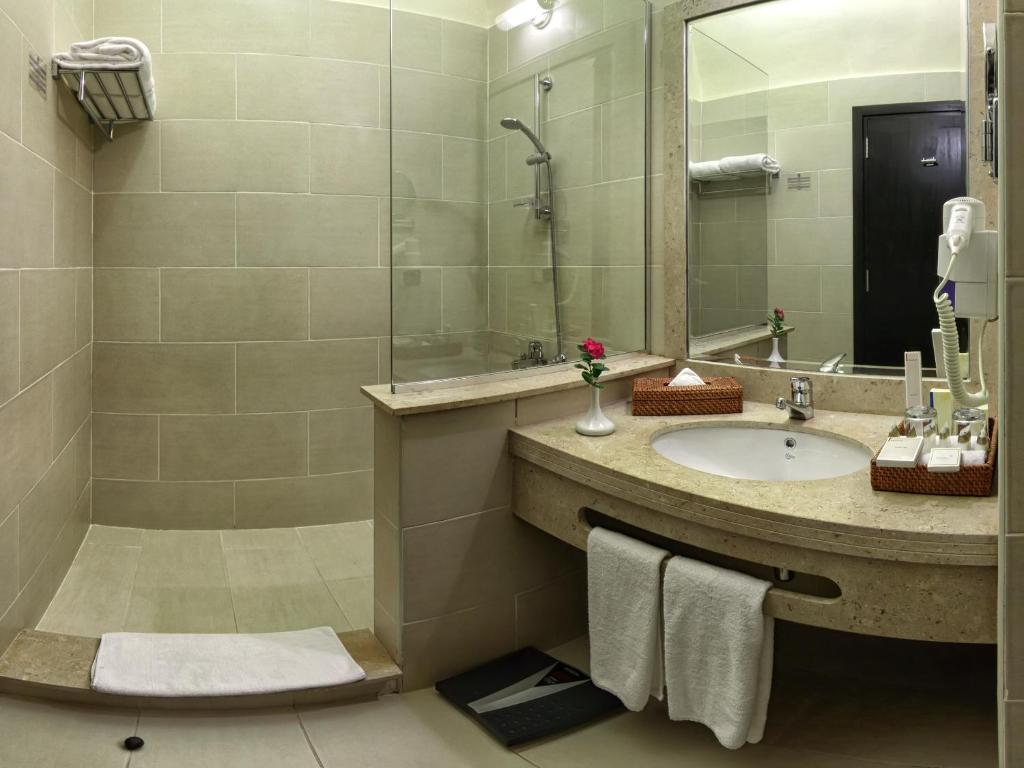 Двухместный (Улучшенный двухместный номер с 2 отдельными кроватями) курортного отеля Jaz Makadi Oasis Resort, Хургада