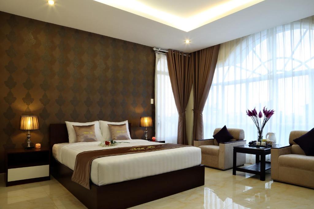 Двухместный (Двухместный номер Делюкс с 1 кроватью и балконом) апарт-отеля Thien Ha Hotel & Apartment, Хошимин