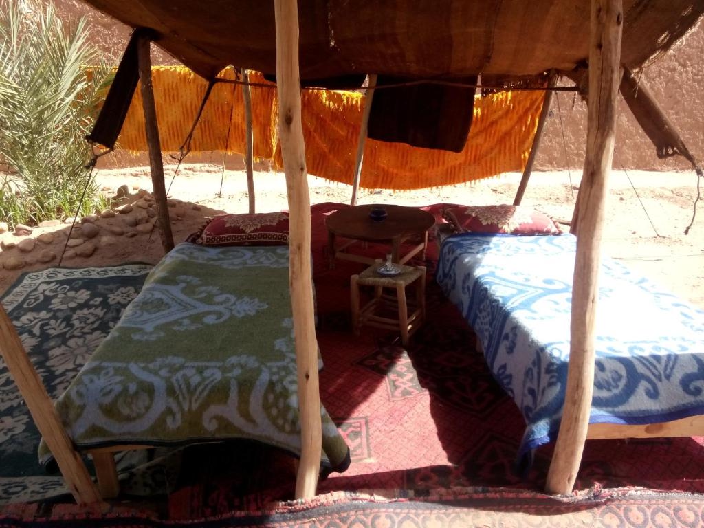 Номер (Спальное место в общем шатре на 8 гостей) отеля Auberge Kasbah Dar Sahara Tours, Мхамид