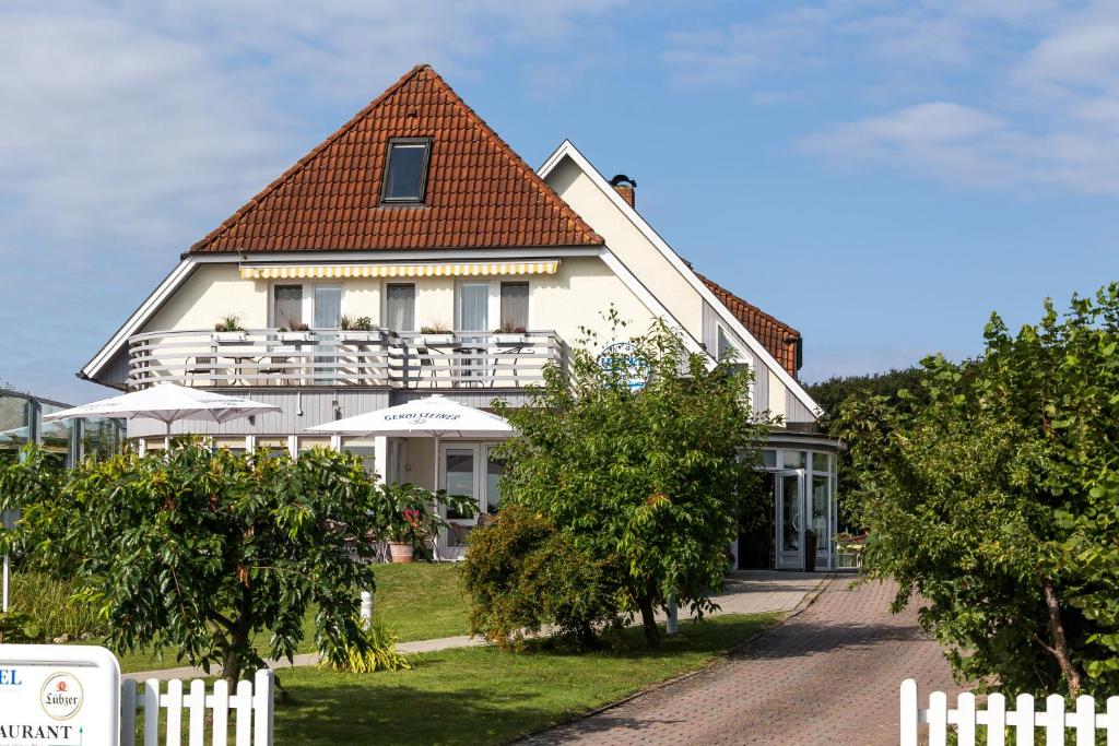 Двухместный (Двухместный номер с 1 кроватью и балконом, вид на озеро), Hotel Am Fleesensee