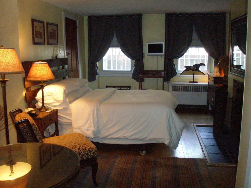 Студио (Номер-студио «Стэйбл» с полноразмерной кроватью и мини-кухней) отеля Incentra Village Hotel, Нью-Йорк