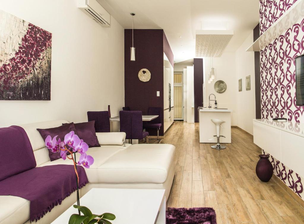 Апартаменты (Purple Home - Роскошные апартаменты с 1 спальней и балконом - 33. Arany János u. Budapest 1051), Basilica Apartments