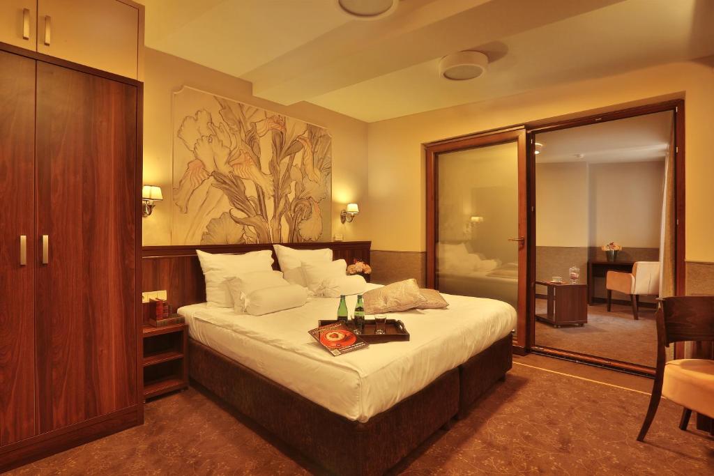 Двухместный (Двухместный номер Делюкс с 1 кроватью или 2 отдельными кроватями) отеля Hotel Amber Design, Краков