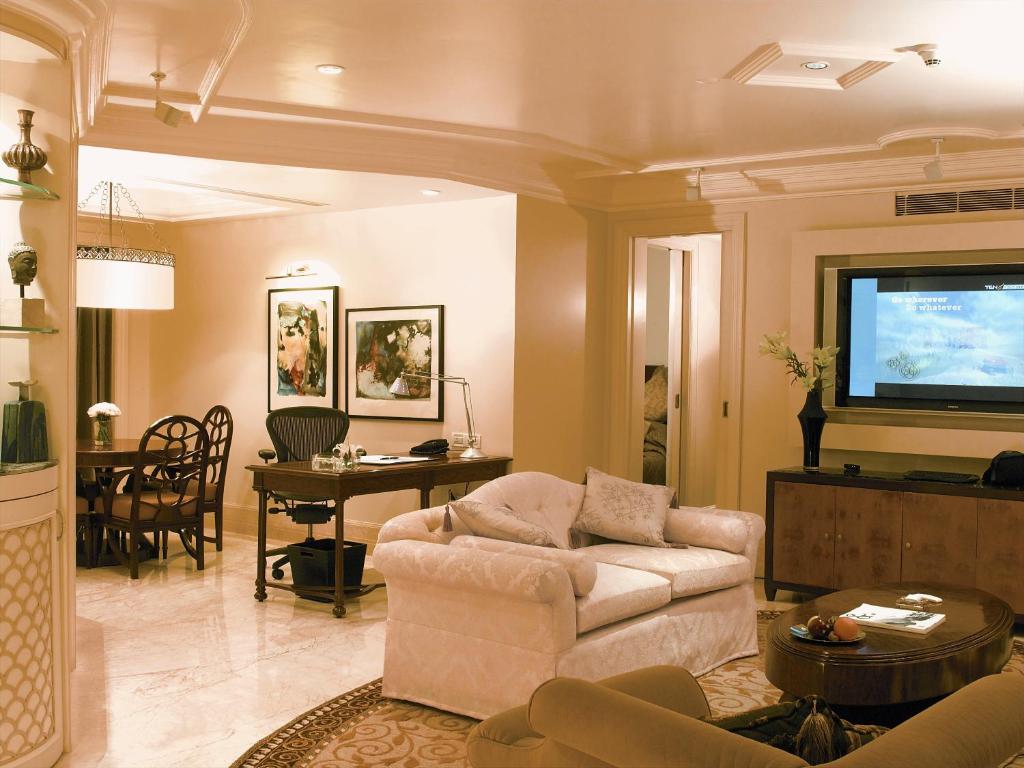 Двухместный (Claridges Suite With Two Ways Airport Transfers, 15% discount on F&B Restaurants only), The Claridges New Delhi