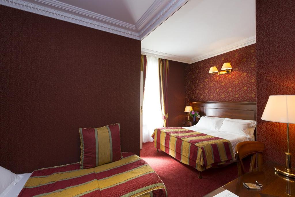 Трехместный (Трехместный номер) отеля Elysees Niel Hotel, Париж