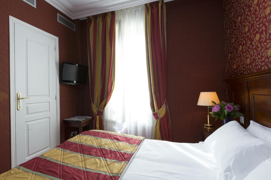 Двухместный (Двухместный номер с 1 кроватью и террасой) отеля Elysees Niel Hotel, Париж