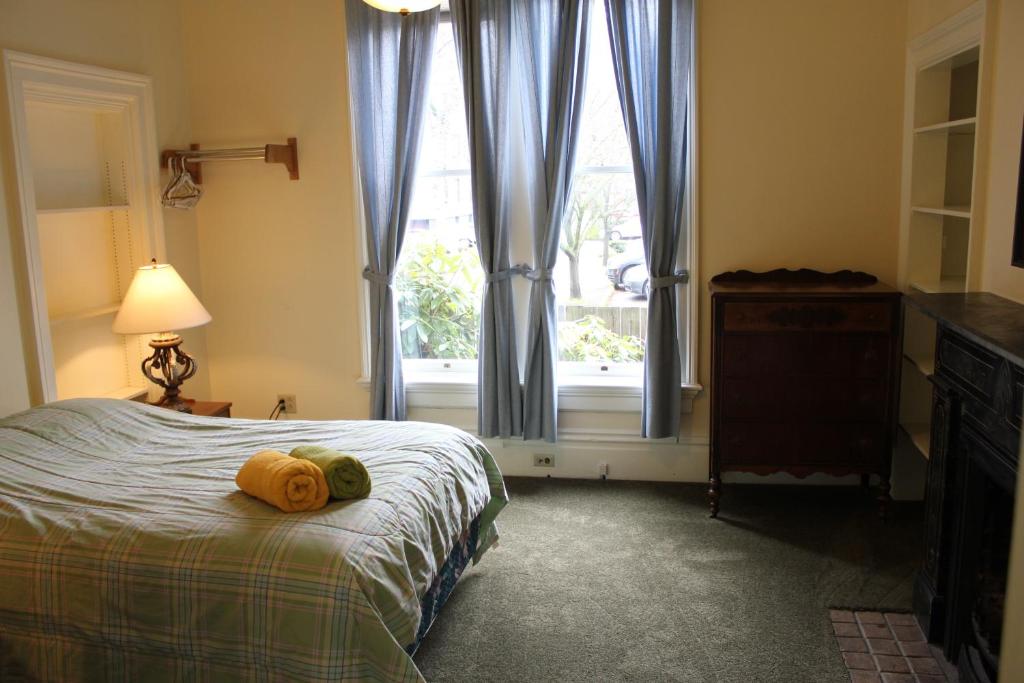 Двухместный (Двухместный номер с 1 кроватью и общей ванной комнатой) хостела HI - Portland Northwest Hostel, Портленд