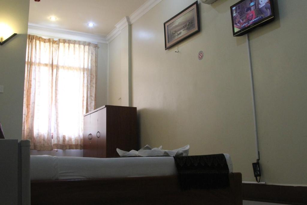 Двухместный (Улучшенный двухместный номер с 1 кроватью и видом на сад) отеля Golden Noura Villa-Pub & Restaurant, Пномпень