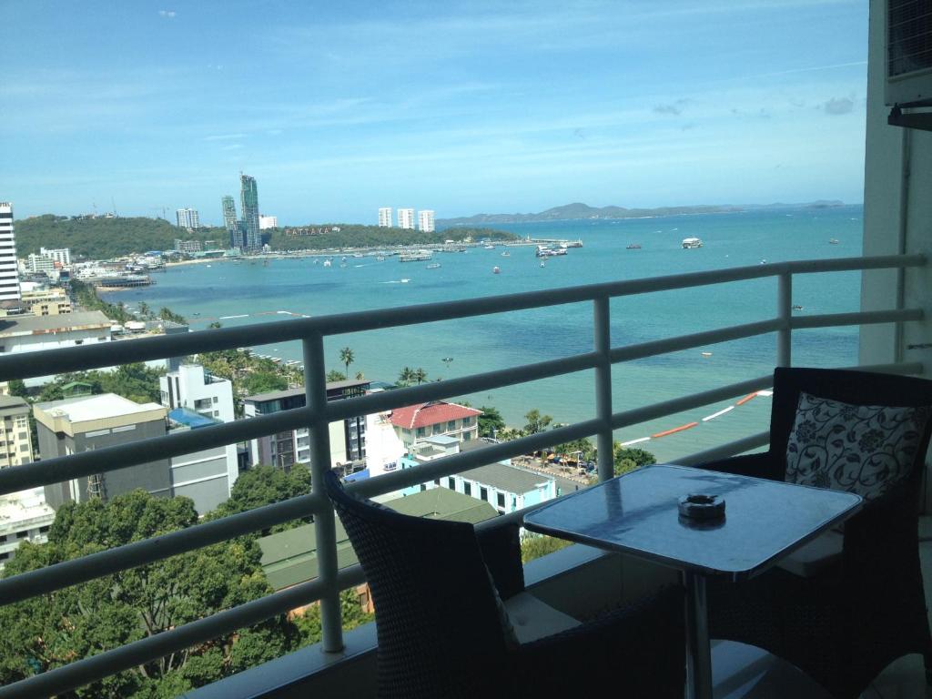 Двухместный (Номер с кроватью размера «king-size» и видом на море), View Talay 6 Pattaya Beach Condominium by Honey